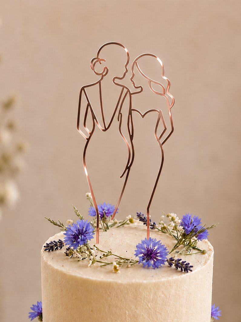 Eleganter Cake Topper „Line Art Couple Mrs. und Mrs.“ aus Holz oder Acryl – personalisierbare Hochzeitsfigur mit Datum