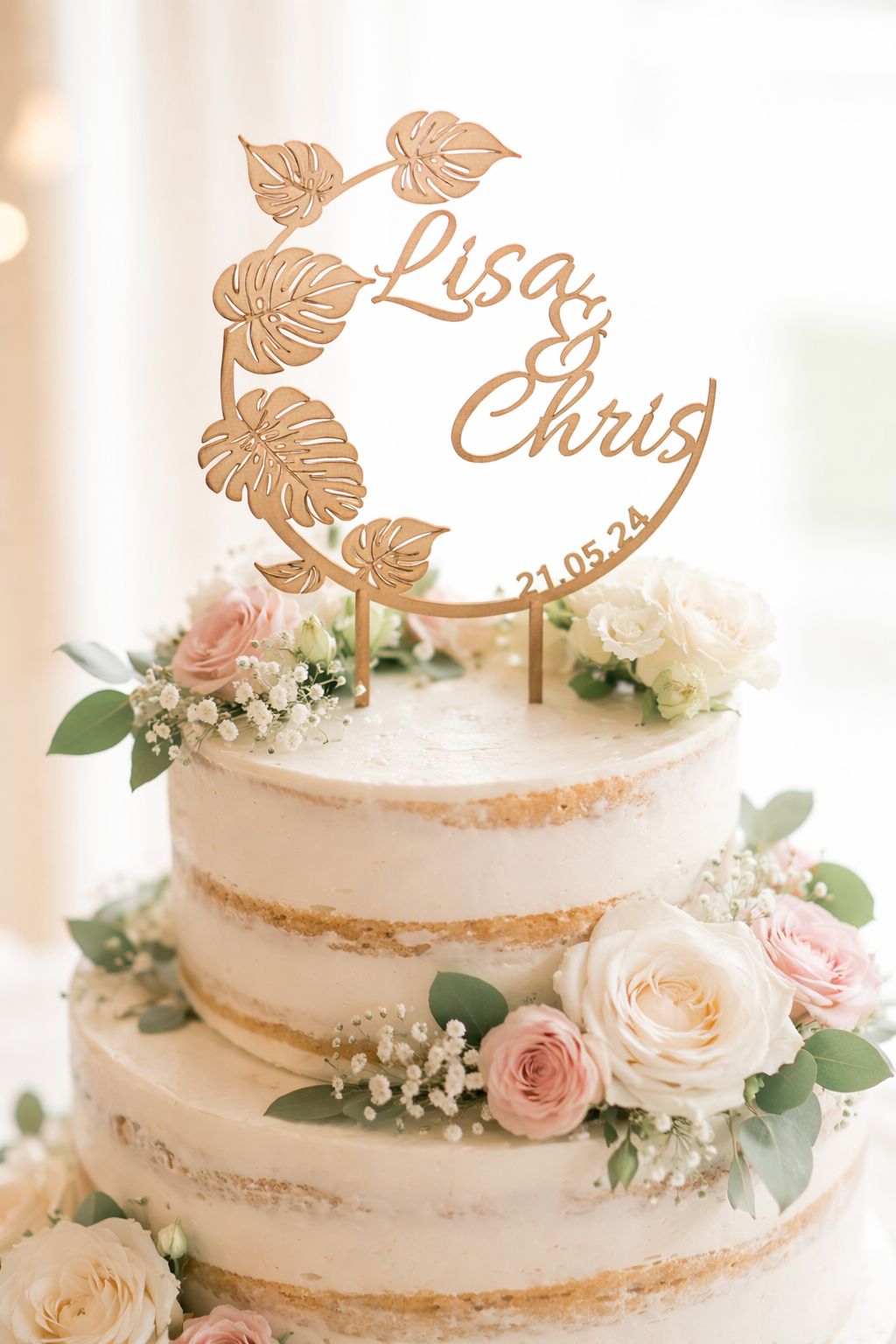 Personalisierter Cake Topper aus Holz mit Monstera-Blättern