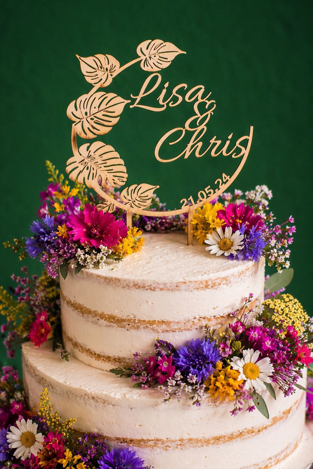 Personalisierter Cake Topper aus Holz mit Monstera-Blättern