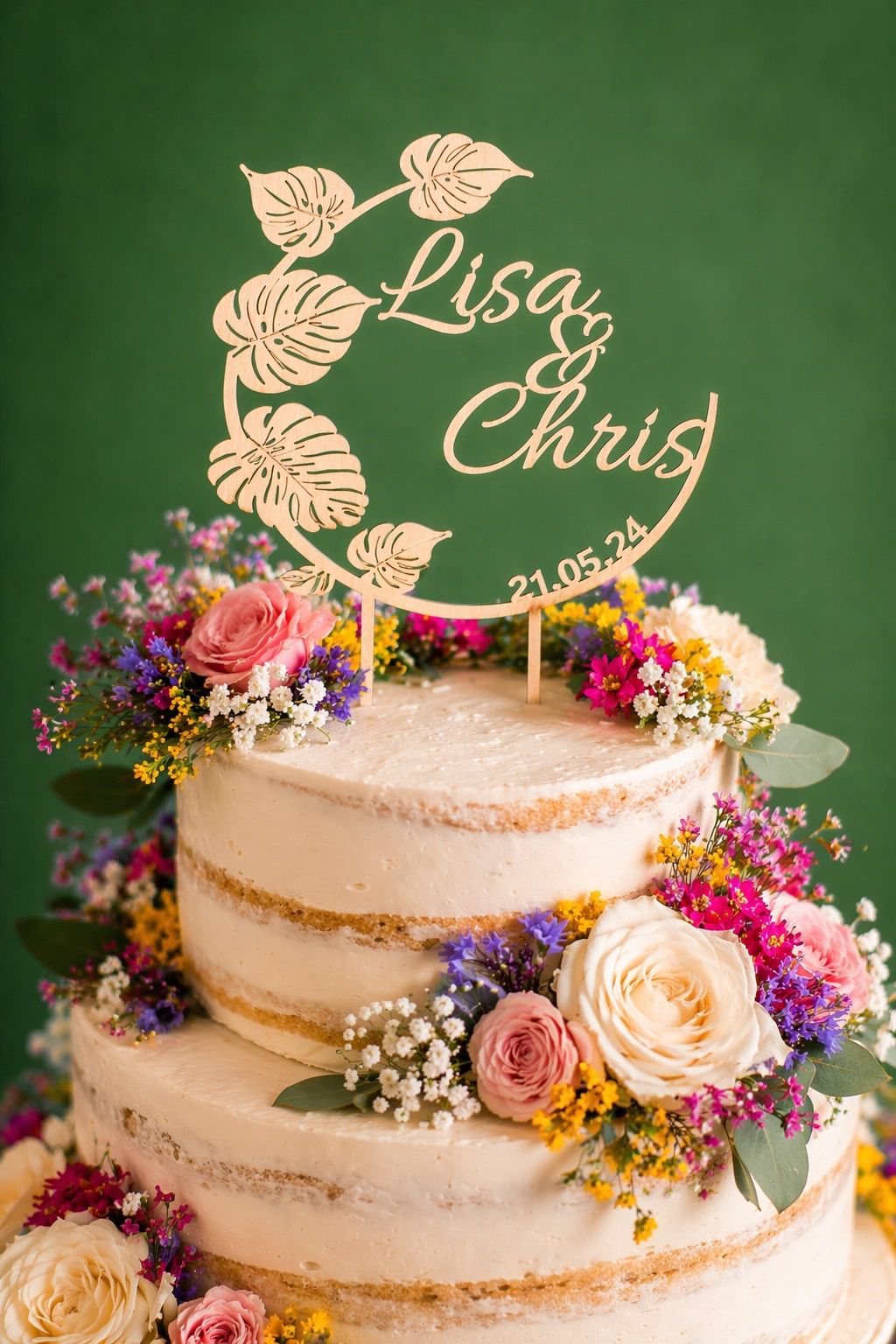Personalisierter Cake Topper aus Holz mit Monstera-Blättern