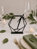 Geometrische Tischnummer aus Holz oder Acryl mit Lorbeer – Moderne Tischdeko für Hochzeiten