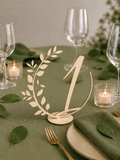 Tischnummer aus Holz oder Acryl mit Eukalyptus Motiv – Elegante Tischdeko für Hochzeiten